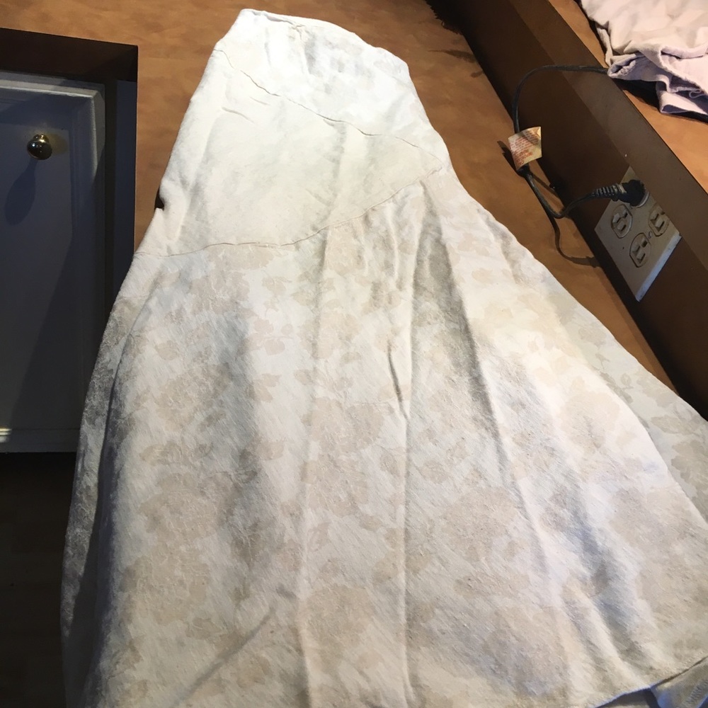 Cato woman’s linen skirt and blouse set